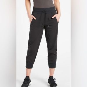 Athleta Trekkie North Crop Jogger size 4 Tall New